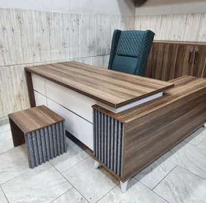 مكتب مدير مع جانبية ادراج وطاولة عرض مميز من لامينيت للأثاث المكتبي توصيل مجاني داخل عمان