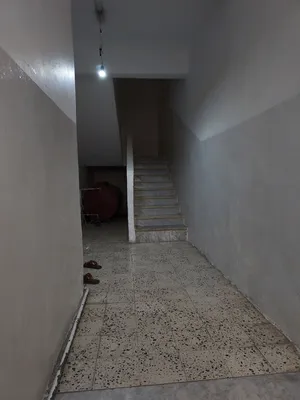 3 Floors . 198 m2 . Agent1