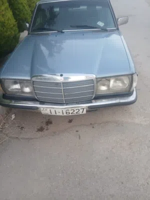 مرسيدس لف ماتور بطه 230 موديل 1976 بحالة ممتازه لبيع