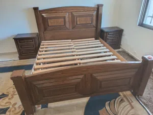 توابع غرفة نوم بحالة جيدة جدا للبيع