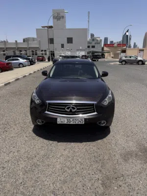Used Infiniti QX70 in Mubarak Al-Kabeer