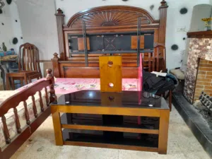 طاولة LCD أوروبي بحالة ممتازه