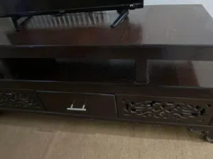 طاولة خشب مستعملة للبيع