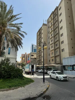 مطلوب فرد مشاركة سكن دائم حولي جوار مجمع بيروت
