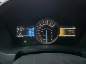 فورد اكسبلورر لون فضي فحص شصي مكينة وجير وكهرباء مية بالمية 7 جيد ماشية 128000 شغل وامشي صيانة دورية
