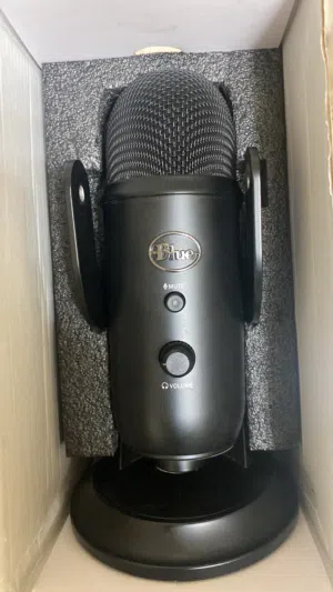 مايكروفون احترافي Blue Yeti للبيع