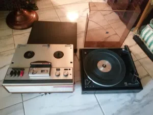 مقتنيات للبيع كوم لمحبين القطع النوادر والقطع المميزة.. على وضعها لا تعمل