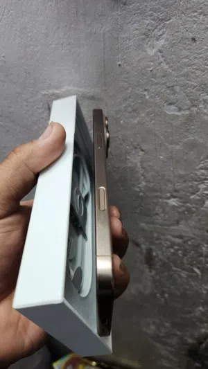 ايفون 16pro max 16 برو ماكس زلغ ما بي جديد لوك نضافه واحد عراق بطاريه 92% نموذج m لون صحراوي