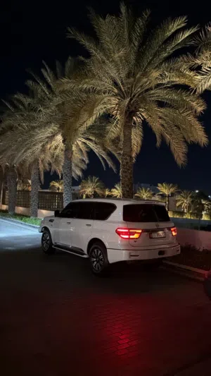 للبيع نيسان 2011 محول داخل و خارج