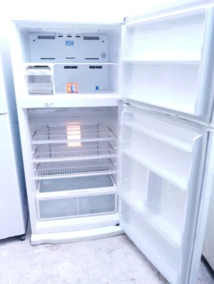 نبيع ثلاجه هيتاشي 24 قدم بحاله ممتازه استخدام خفيف سعر نهائي مع التوصيل والتشغيل والكفاله