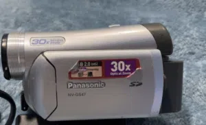 كاميرا فيديو أصلية   Panasonic NV-GS47 – 30X لمحبي التصوير الكلاسيك وجودة الفيديو القديمة المميزة