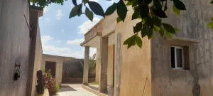 منزل في عين زارة للبيع