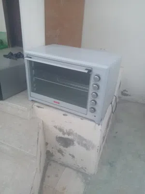 للبيع فرن كهربائي بحالة جيدة ولا توجد اي ملاحظات ومكيرويف نوع سامسونج بحالة جيدة