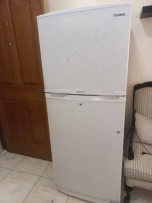 ثلاجة للبيع