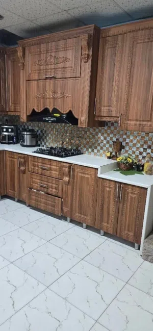 هذا الكاونتر خشب ويا طباخ والمفرغه اريده بمليونين لان كلش جديد وقوي مابي اي شي عنوان جبيله