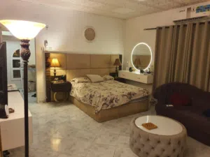 bed room set with dressing table