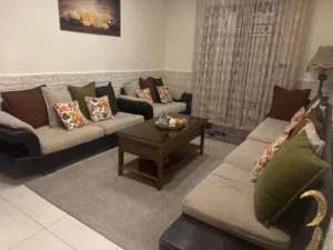 طقم كورنر مستعمل بحاجة الى تنجيد بسيط 10 مقاعد