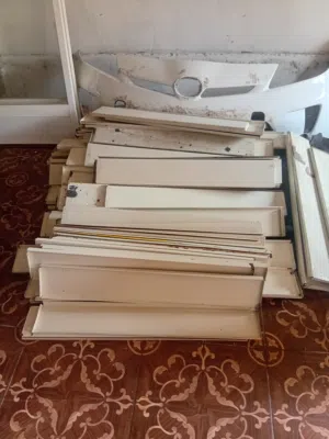رفوف دكسون حديد  +مكتب+كرسي + تسكيرت زجاج شروه