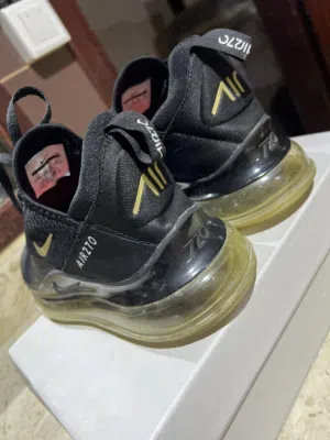 حذاء نايكي فيتنامي