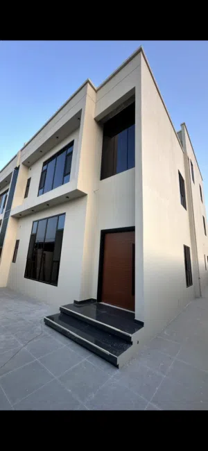 فيلا للبيع منطقه شخاخيط بقرب من المعبيلة الثامنه و الجامعه العربية المفتوحة