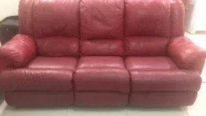 كنبة ريكلاينر  Recliner SOFA كبيرة حمراء  و2  كنبة سرير  Sofa Bed  للبيع