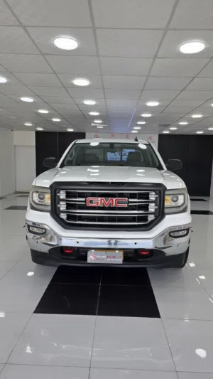 GMC SIERRA SLT 2017 قوة الأداء والفخامة الأمريكية وصلت متوفرة لدى معرض خط العالم للسيارات