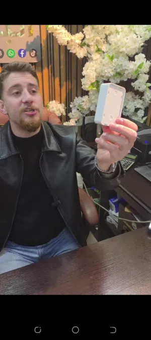 جرس باب مع كاميرا يخلّيك تشوف وتِحكي مع الزائر مباشرة على موبايلك حكي صوت وصورة من أي مكان أمان