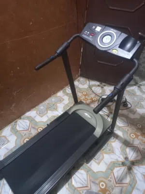 جهاز جري يتحمل وزن 120كيلو بي تحكم سرعه يدوي وشاشه وكلشي شغال بي عنواني البصره