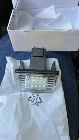 اضاءة LED للوحة الخلفية للسيارة