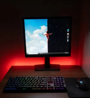 Lenovo ThinkVision 19-inch Professional Monitor (Great Condition) شاشة كمبيوتر لينوفو (Lenovo Think