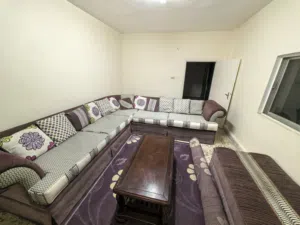 طقم كورنر مع سجادة وطاولة تلفزيون