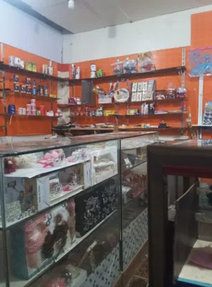مطلوب شريكة استثمارة في قسم التجميل والعطور في محل شغال