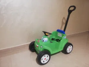 عرباية سيارة امريكي للمولات و الحدائق ماركة Little Tikes اصلي بحالة ممتازة
