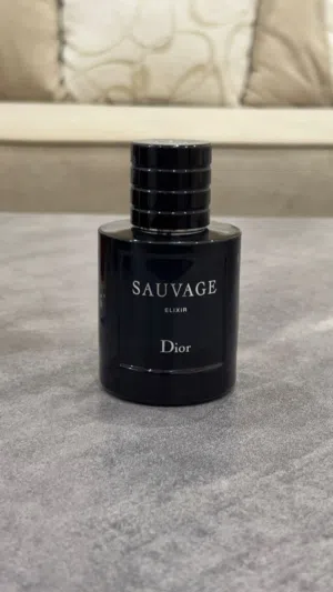 عطر سوفاج اللكسير من افضل واقوى عطور سوفاج من ناحية الثبات و الفواحان تقدر تفحص عطر في اي مكان