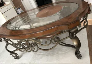 طاولة وسطية زجاجية