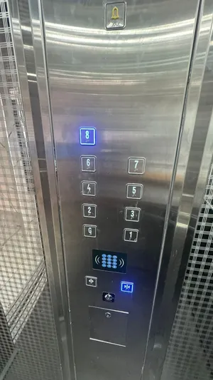 ٣ غرف نوم . غير مفروشة . شهري0