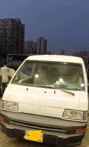 Mitsubishi bus