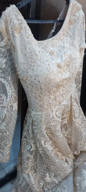 فستان ملوكي فاخر لم يستخدم الا ساعتين