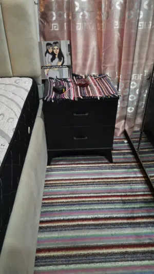مطلوب تخت مفرد ونص مع خزانة 3 درفات قياسها 240×210 (cm) و كمدينة واحدة  خشب زان واستعمال 3 سهور من م