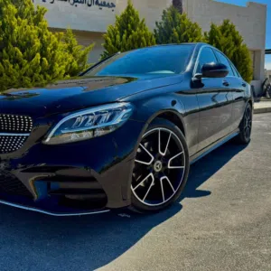 مرسيدس 200 C اعلى صنف بدفعه 7 الاف موديل 2019 لون أسودغرفه جلد احمر بانوراما كت AMG كراسي ميموري
