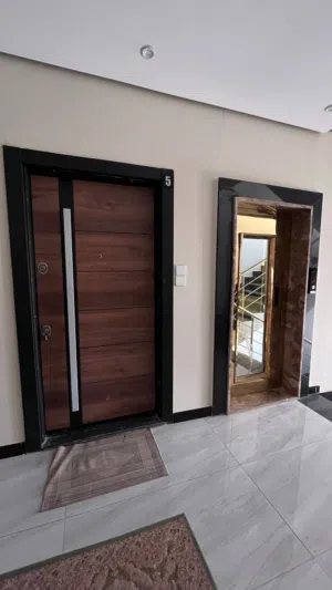 شقة في شارع فندق البطنان للايجار مطلوب عرسان