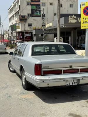لينكولن كلاسيكي للبيع بسعر حرق