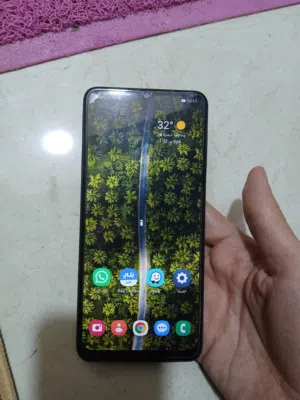 Samsung Galaxy A12 64 GB in Basra