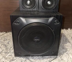 مضخم صوت بلوتوث بصوت عالي جدا جدا + AUX + USB شبه الجديد بسعر مغري