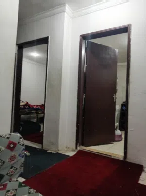 متاح 2 مشتركة سكن نفس الغرفه او كل واحد لوحده