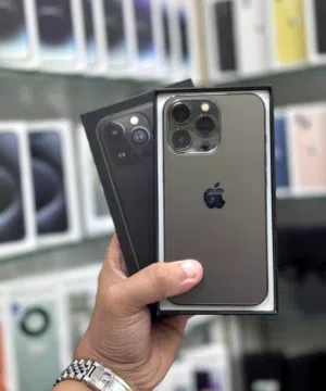 عرض خاص : iPhone 13 pro 256gb  هواتف بحالة الوكالة بدون شموخ أو مشاكل مع ملحقات بأقل سعر