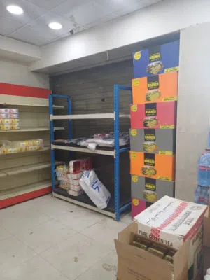 محلات للبيع (( فروغ)) الموقع عمان _ الطيبة مثلث الجمعية   (( ثلاث أبواب )) (المساحة الإجمالية 110