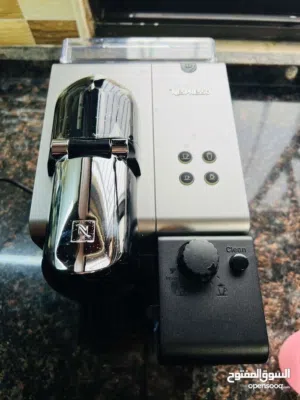 ماكينة اسبريسو صنع ايطالي استعمال خفيف بحالة ممتازة
