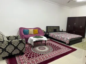 غرفة للإيجار في المعبيله الثامنه ...............أسبوعي شهري جميل جداً ونظيف ومرتب ورائع