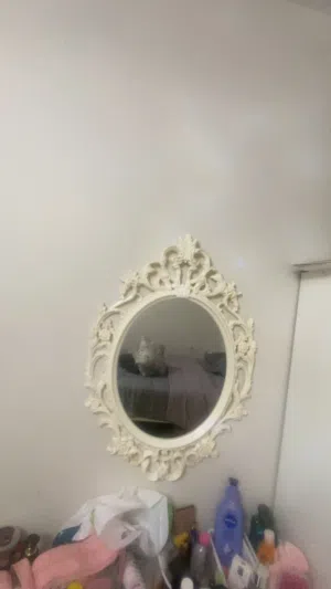 مراية ايكيا لونها ابيض